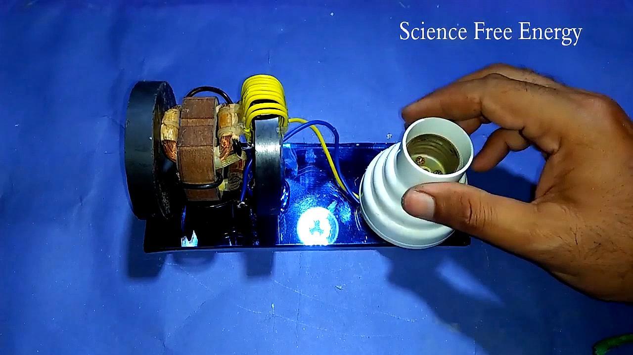 科技实验:国外达人制作的磁铁发电机,你知道根据什么原理吗