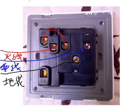 此带开插座面板所带开关是双控开关,如果是用来控制本面板的三孔插座