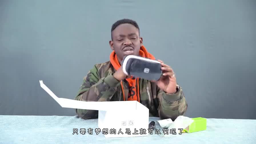 老外体验爱奇艺 vr眼镜,竟然想开电影院?