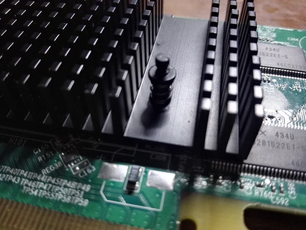 怎么拆显卡的散热器?