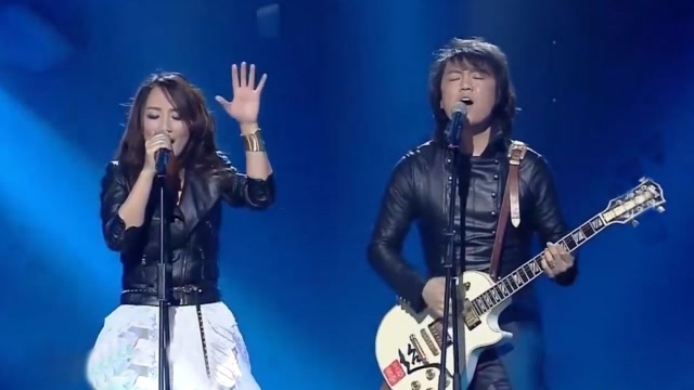 内地"飞儿 乐队",爱乐团凭《天涯》爆火,换主唱后人气大减!