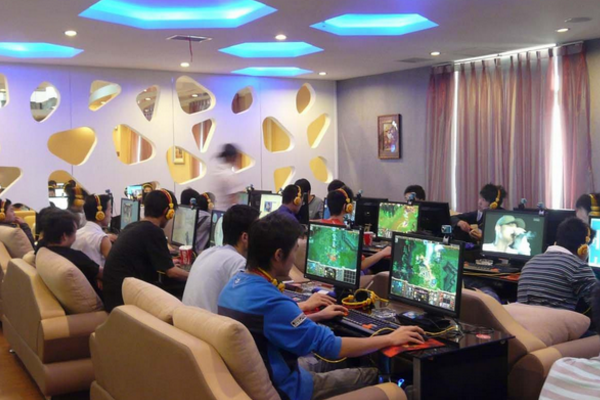 去一个网吧百分之九十都是男生,为什么玩游戏的大部分都是男生呢?