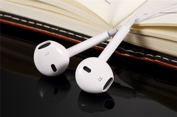 vivo手机新买的耳机一边声音大一边巨小,怎么回