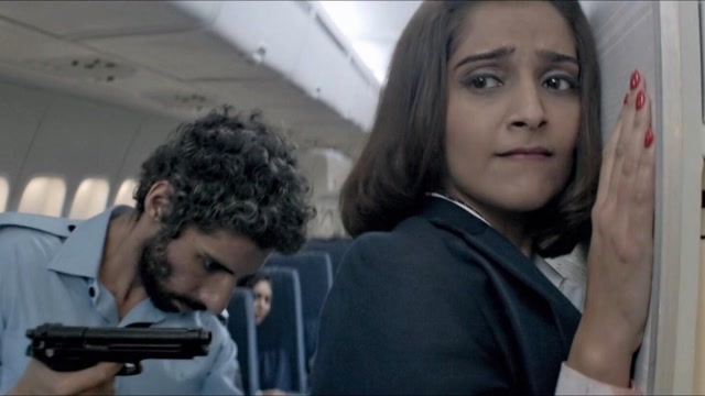 几分钟看完"最美 空姐"的 电影《劫机惊魂》