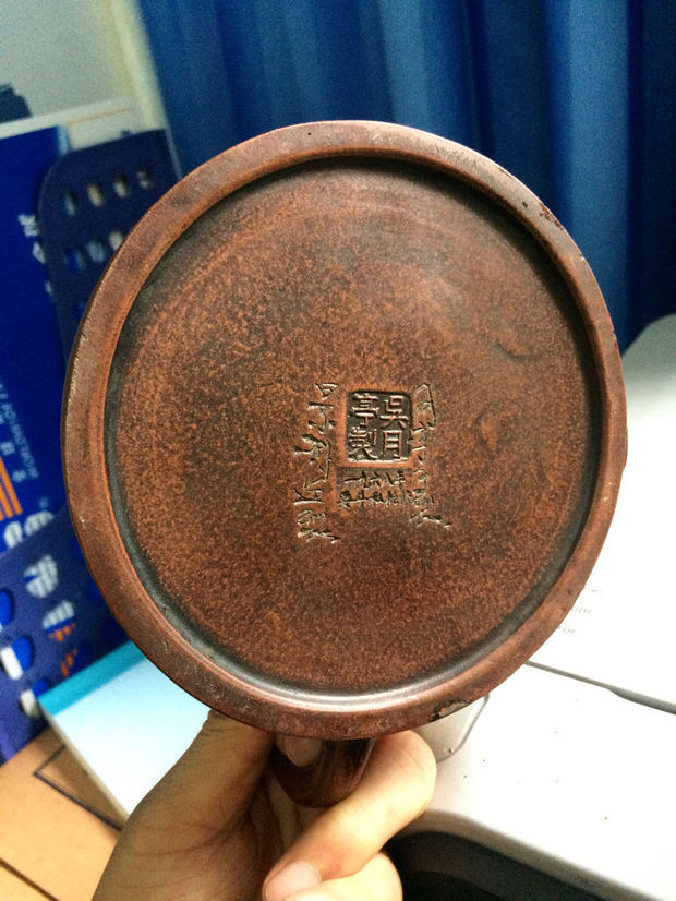 请问这是吴月亭的紫砂壶是真的吗?