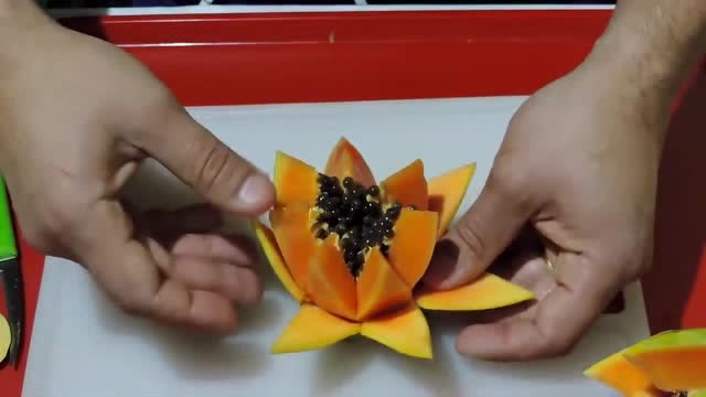 雕花小 手工:今天教大家 制作木瓜 荷花  步骤简单,用时很短!