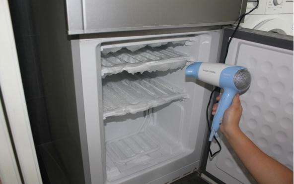 冰箱的冷冻室抽屉全都冻住了,拉不开怎么办?