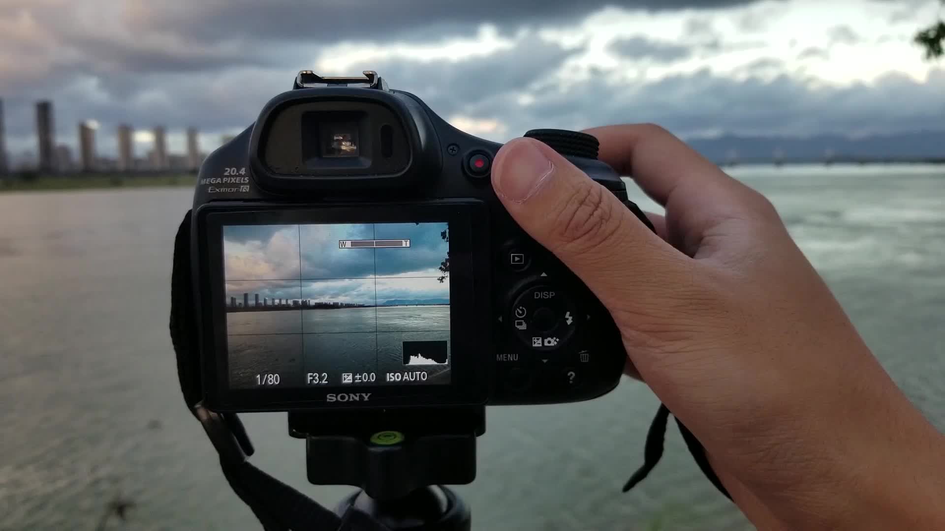 来感受一下索尼hx400的24-2000变焦!