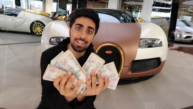 迪拜富二代炫富拒绝刷卡,买豪车直接提几捆现金上门