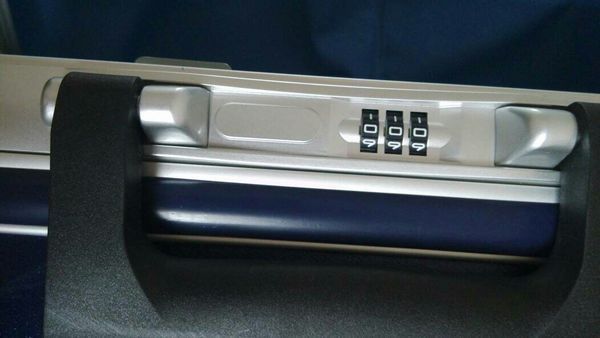 拉杆箱怎么改密码?没有按钮,我买的是输入密码