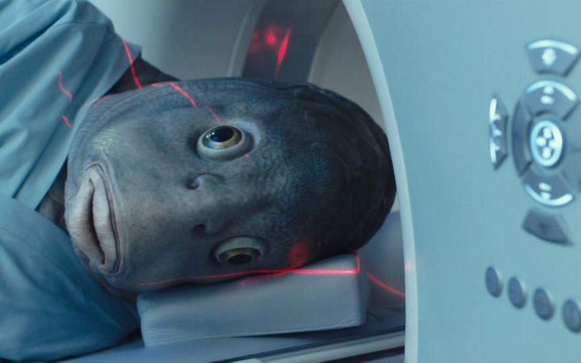 【解忧】几分钟看完,李光洙带着 鱼头面具主演的奇幻影片《突然.