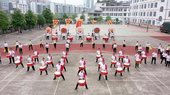 [图]梅尼广场开盘威风锣鼓