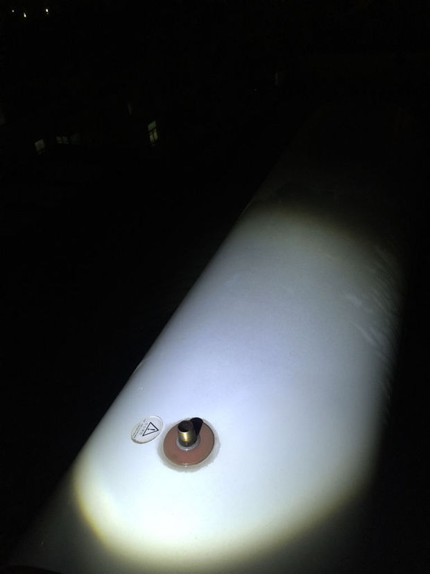 太阳雨太阳能热水器厢体上面的( 好像是叫溢水口吧)一直往外流水是