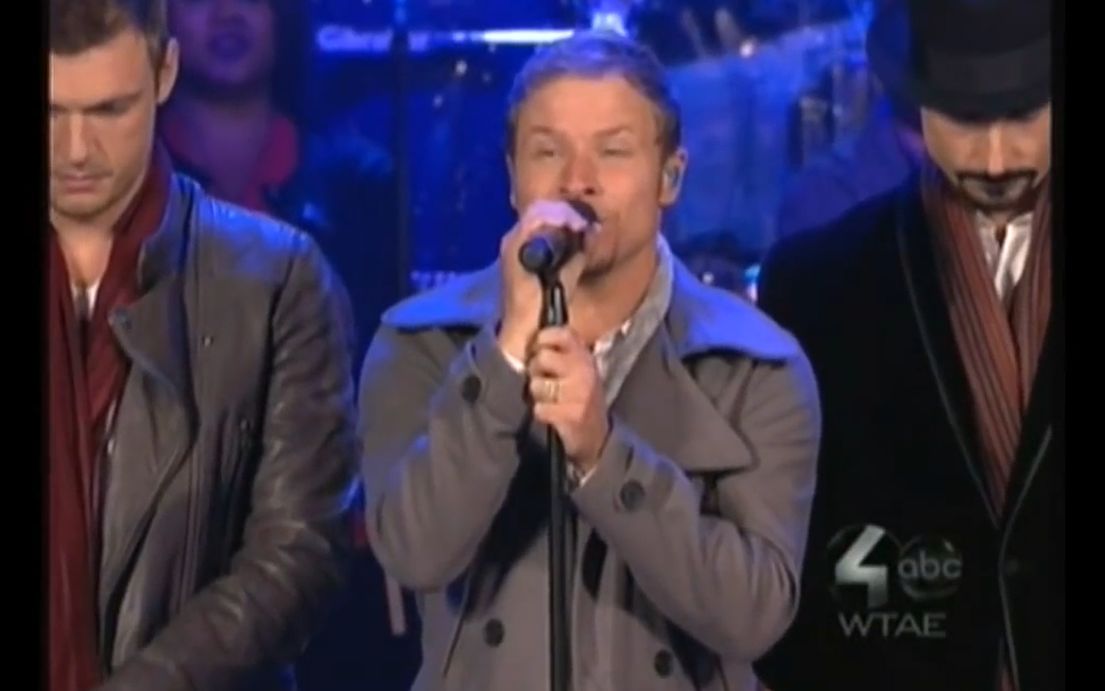 [图]【后街经典】Backstreet Boys - I Want It That Way (Live The Grove Tree Lighting) 2012