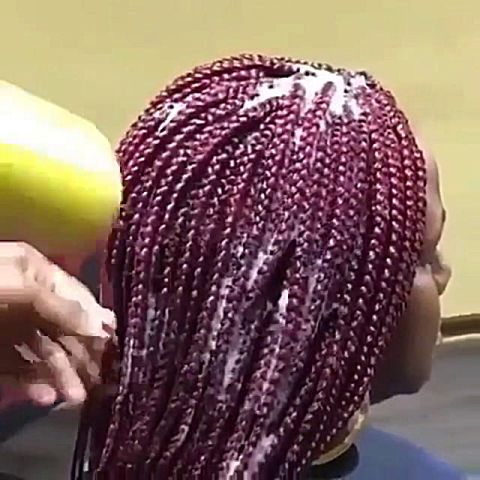 板寸也可以帮你做出一头长长的辫子,黑人太痴迷做发型了!