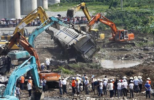 7.23动车事故为何掩埋车体