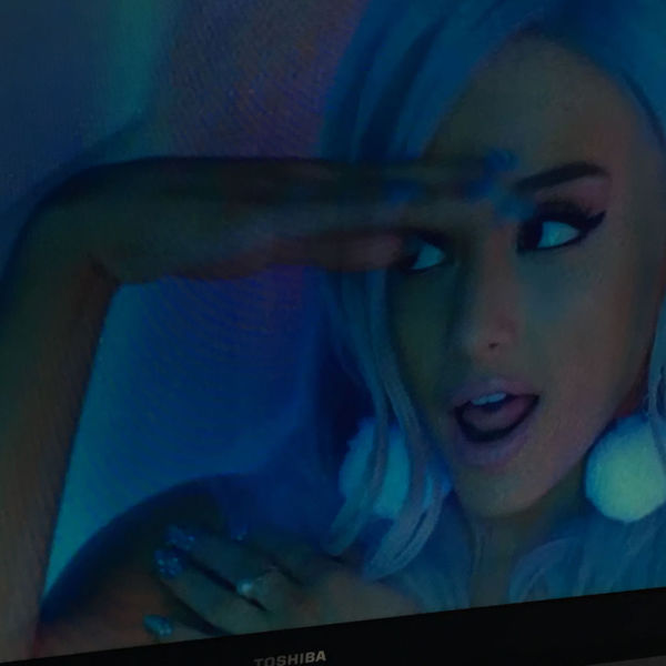 CCTV5,NBA广告时段这个女歌手唱的歌叫什么