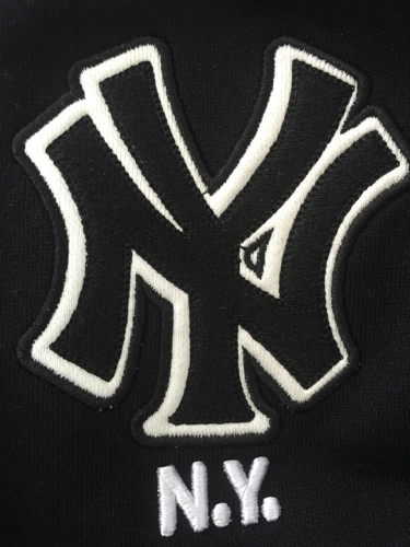 求鉴定这件MLB棒球服真假,谢谢~