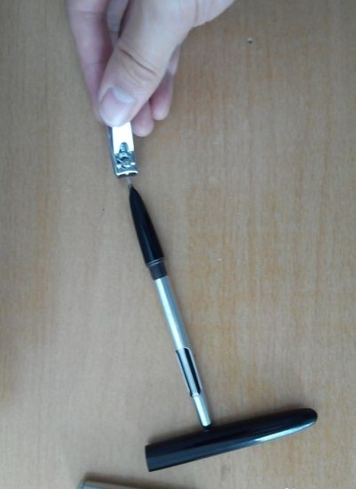 英雄钢笔如何换笔尖?