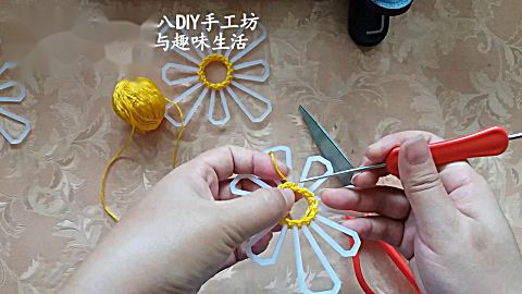 杂七杂八diy手工坊-塑料八瓣花花心的钩法花朵的编织花朵包包花蕊