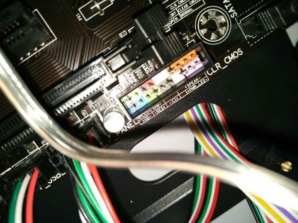 这两根线头,接机箱开机按键的,查上跳线接口后