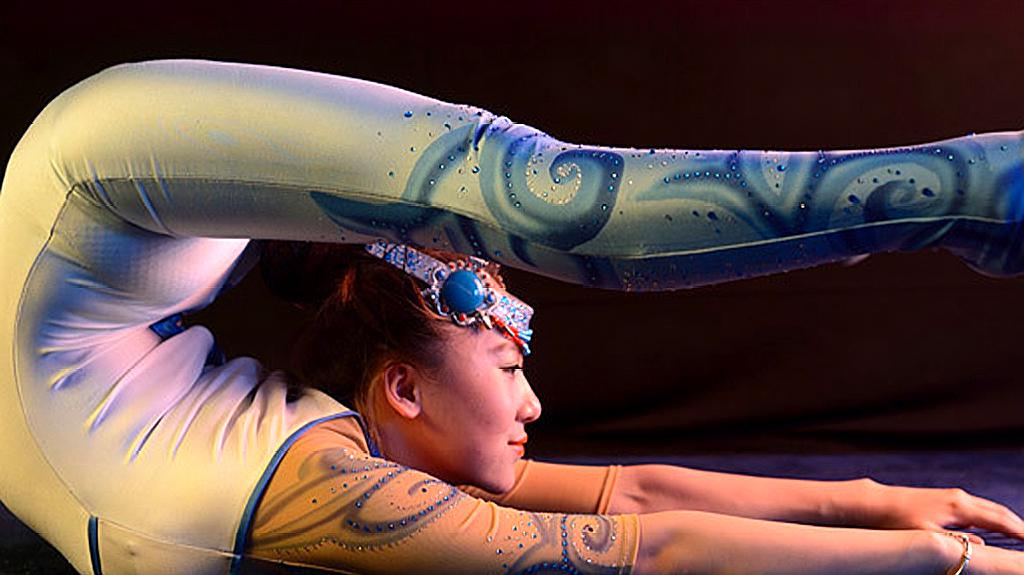 外国美女大秀 b>柔术 /b>,动作大胆 b>超性感 /b>,我反复看了10遍!