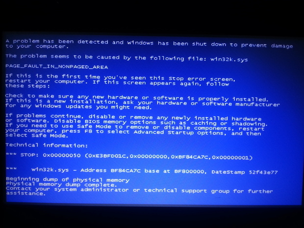 电脑突然蓝屏,上面都是英文,怎么回事?