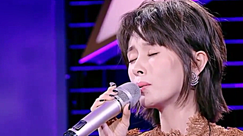 跨界歌王:王子文换典雅裙装,走心唱经典情歌,评委都被惊艳了!