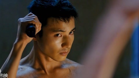 孤胆特工:福利现场,元斌剃头现腹肌,你爱了吗?