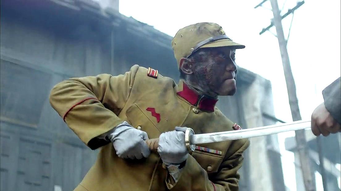 农村 镐把打架究竟有多猛?战士凭此反杀日本兵,武士道都挡不住!