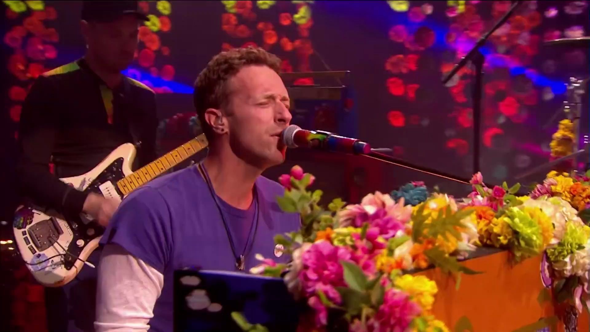 [图]Coldplay - Hymn For The Weekend (Live at The BRIT Awards 2016)