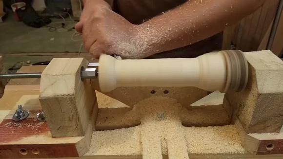 用一把手电钻改造成小型车床,在家就可以车珠子了