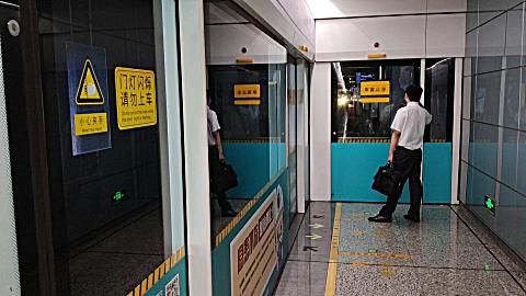 无锡地铁2号线211无锡东站进站