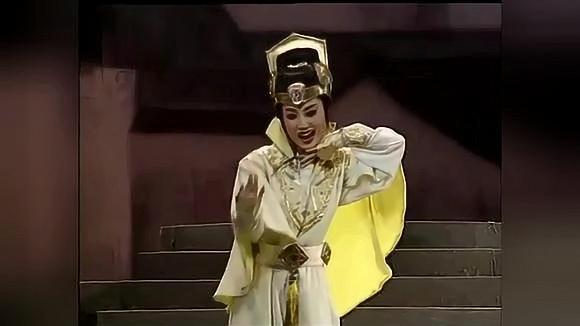 视频:名家马兰 演唱黄梅戏《秋千架》选段"千言文章一笔挥"