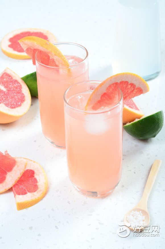 前言 材料 主料:西柚适量,苏打水适量; 辅料:碎冰沙适量,海盐适量