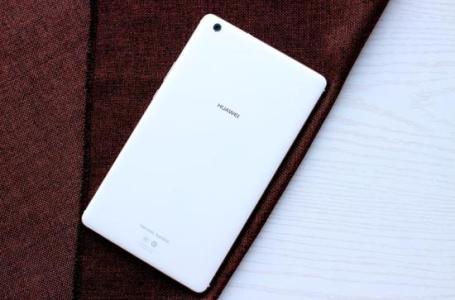 华为平板m2第一次使用充电多久