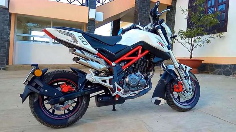 售价一万出头的 钱江贝纳利迷你 街车,摩友亲切的称为"小暴龙"