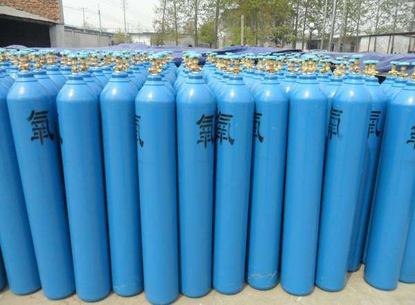 《气焊(割)消防安全操作规程》第二条写明氧气瓶,乙炔气瓶应放置间距