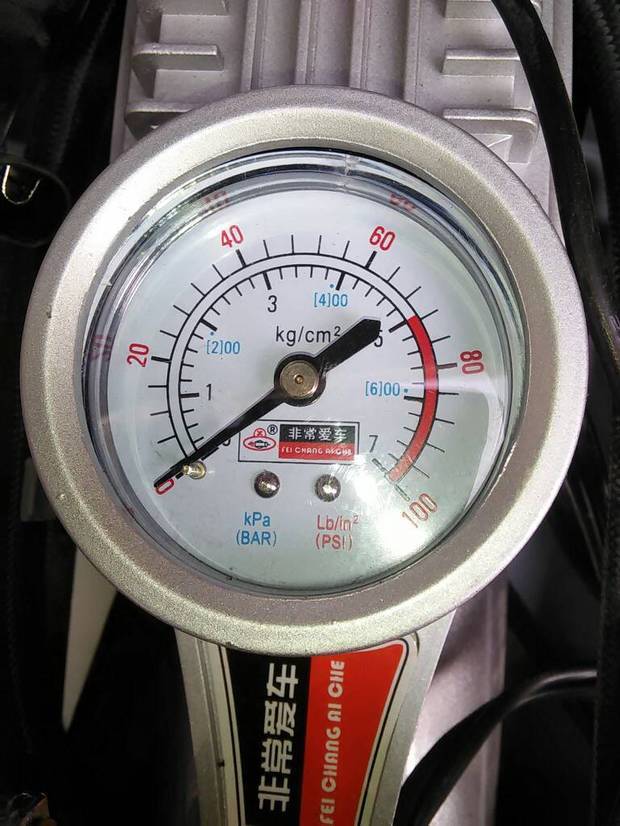 这种气压表怎么看呢,两种数各代表什么