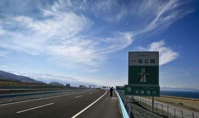 高速公路堵车收费站不收费