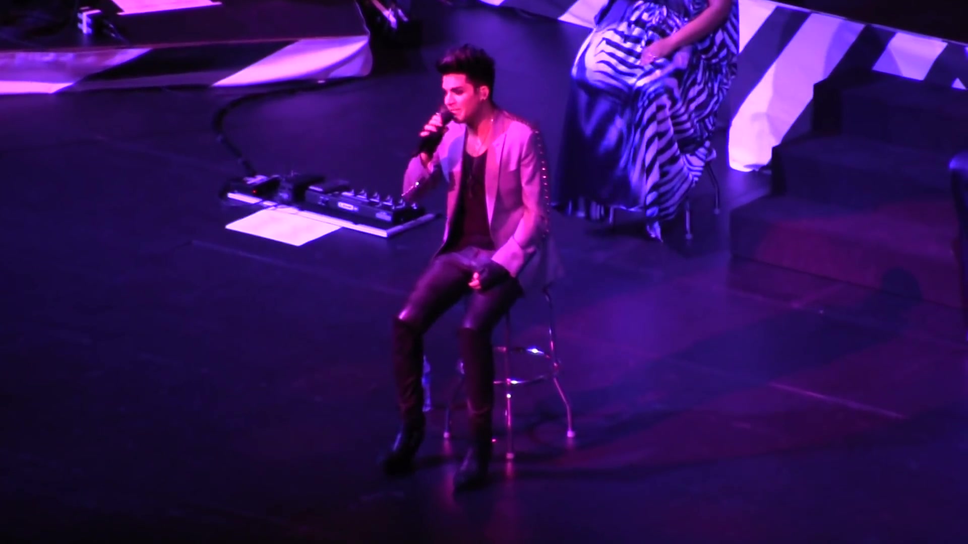 [图]Adam Lambert - Time For Miracles Live in Singapore 2013