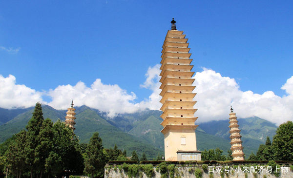 云南大理的苍山洱海之间的三座白塔,有着怎样的历史故事?