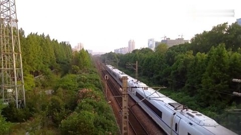 杭州城站始发的高铁动车 g7312次通过 城东公园开往上海虹桥