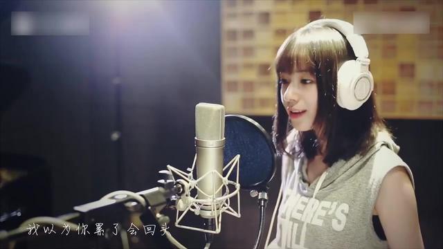 女主播甜美翻唱《走在冷风中》太好听了!