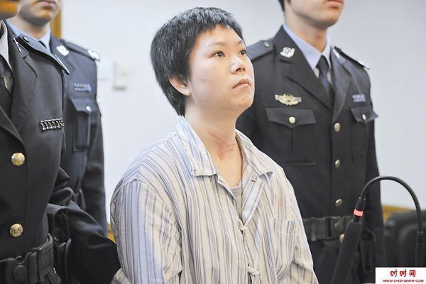 一,李辉杀人抢劫案最高人民法院不予核准死刑,改判死刑缓期两年 .