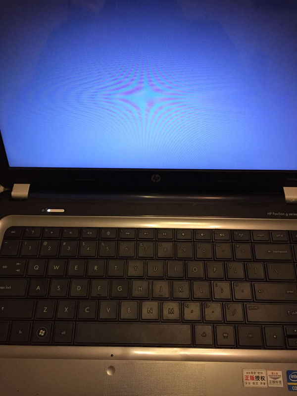 惠普笔记本电脑,按开机键后可以打开,风扇转,但