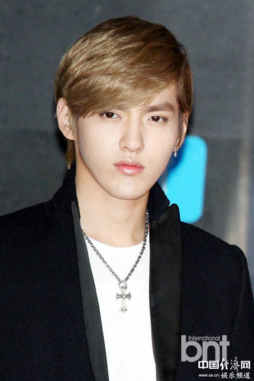 吴亦凡   官方艺名:kris 中文本名:吴亦凡 韩文名:    外文名:kevin