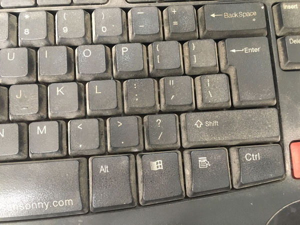 键盘上的斜杠怎么摁