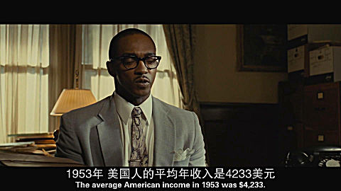 2019 苹果出品 电影,"猎鹰"以小博大买下房东,房东还帮他数钱