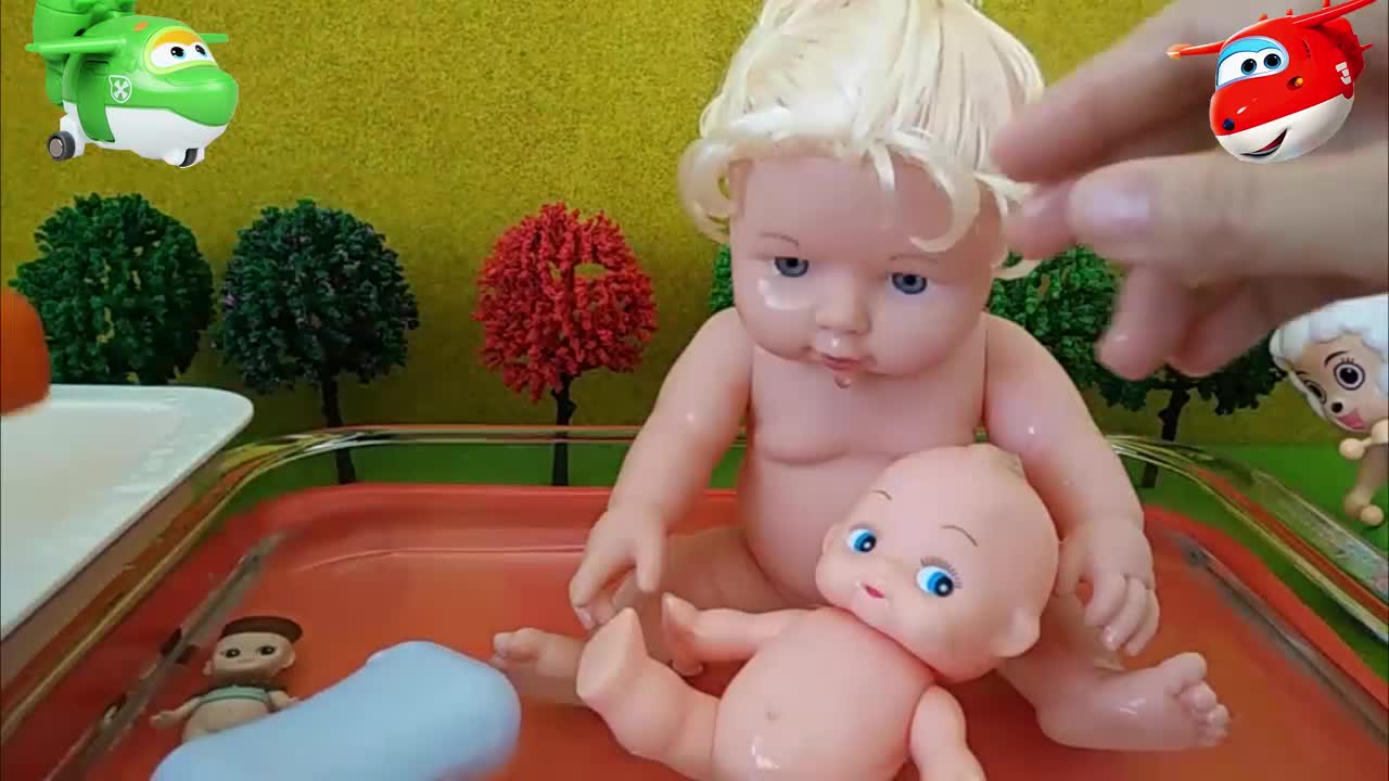 2786洋娃娃小屁孩芭比娃娃洗澡喜羊羊与灰太狼